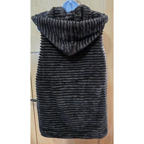 Faux Fur Hooded Vest Black Ribbed Striped Design mob wife elegant old money - Picture 3 of 7